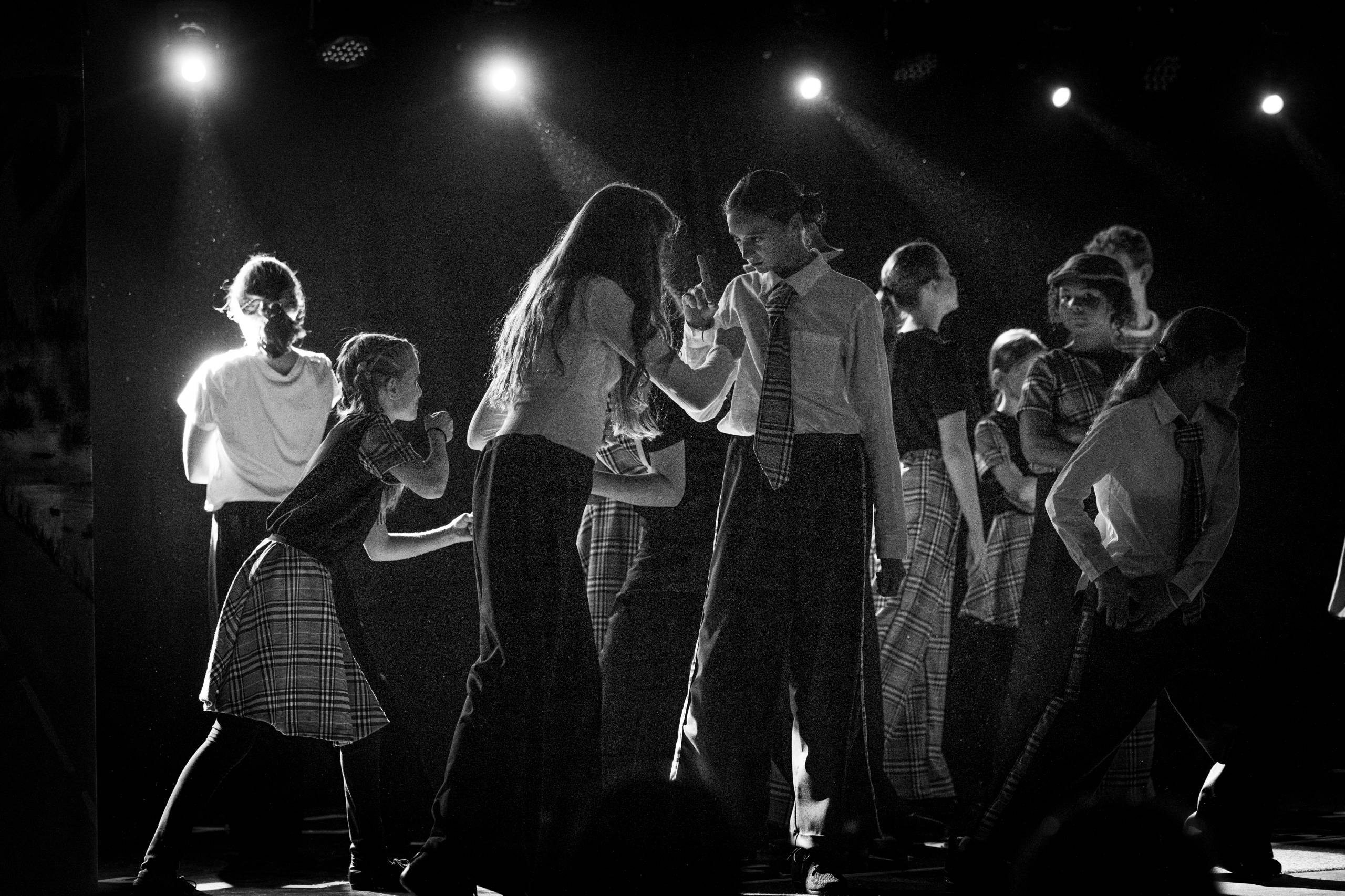 Jugendliche führen ein Musical auf in Hofheim